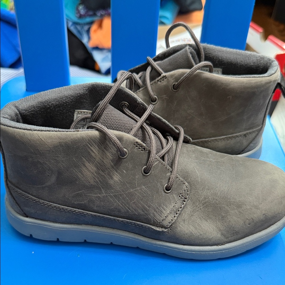 UGG Waterproof Gray Ankle Boots USED LIKE NEW size 2